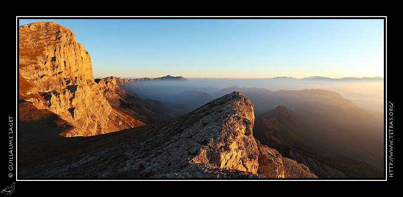 Photo : Panorama depuis le Petit Veymont, au dessus des brumes relativement hautes...A voir cette semaine sur  mon blog : d'autres images de cette sortie (et de mes prcdentes sur ce sommet), des rflexions sur la 