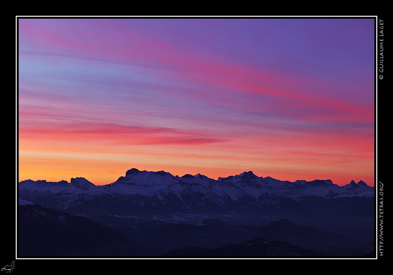 Photo : Les nuages levs se colorent au dessus du Dvoluy,  quelques minutes du lever de soleil. 
