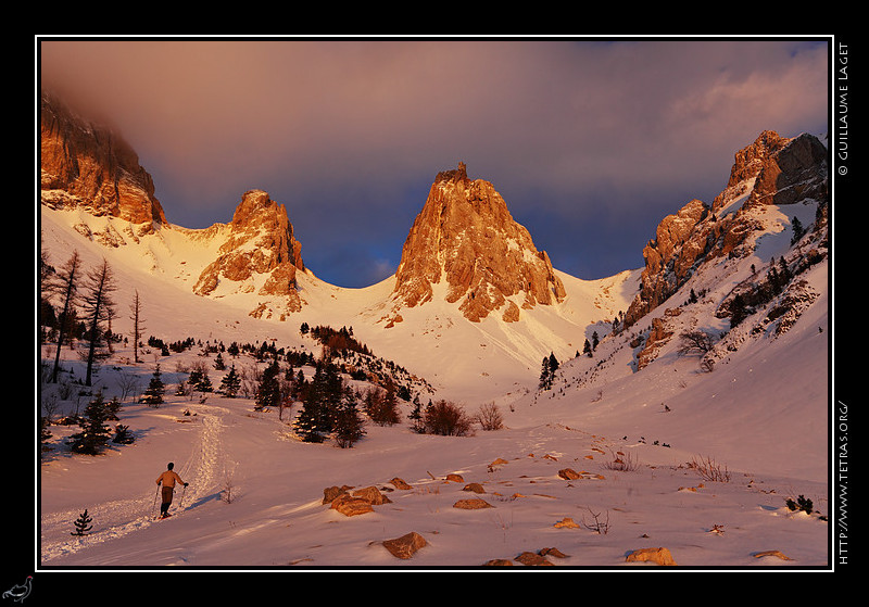 Photo : Une claircie bienvenue entre deux perturbations, sous le col des Aiguilles, entre Bochaine et Dvoluy. 
