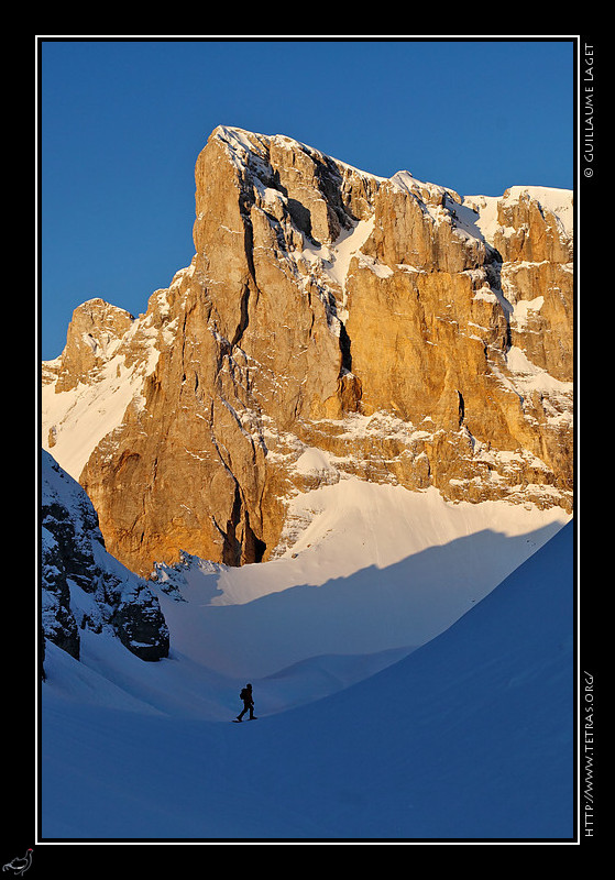 Photo : Samedi matin dernier, peut-tre la dernire vrai randonne de l'hiver, avec beaucoup de neige rcente dans le vallon Froid, au pied du pilier Desmaison du pic de Bure. Depuis, le redoux semble install... 
