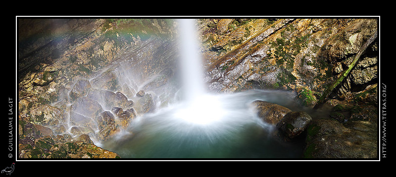 Photo : Toujours, toujours de la pluie...et toujours aussi peu de nouvelles images ! Voici une autre vue de la cascade de la semaine dernire, la grande cascade d'Alloix en Chartreuse. 

