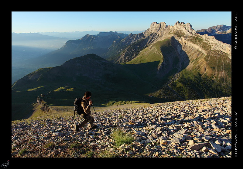 Photo : Dans la descente du pierrier sous la Tte de Girbault, en Dvoluy 
