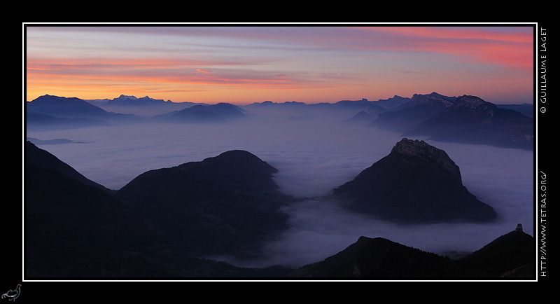 Photo : Depuis la Pina, le Nron et les crtes du Vercors au dessus des brumes grenobloises. 
