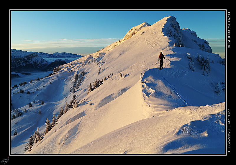 Photo : Lever de soleil sur l'arte menant au Grand Som 
