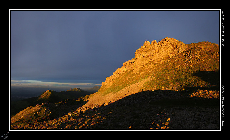 Photo : Le pic de Gleize au lever de soleil 
