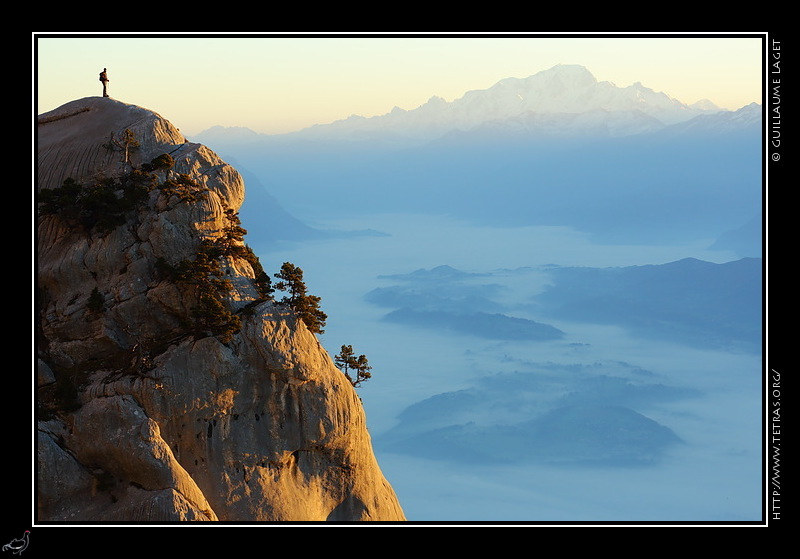 Photo : Le Dme des Griffes de l'Ours, dans le Nord-Est de la Chartreuse, devant le Mont Blanc. 
