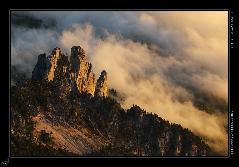 Photo : Les Trois Pucelles au soleil levant. 
