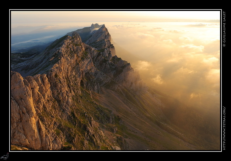 Photo : Lever de soleil sur les falaises du nord du Vercors, entre le pas de l'Oeille et le Gerbier, vu depuis le sommet de Soeur Agathe 
