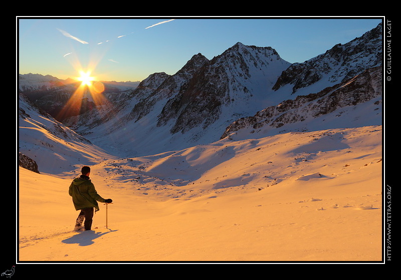 Photo : Lever de soleil sur le vallon de la Vieille Route, sous le col du Merlet 
