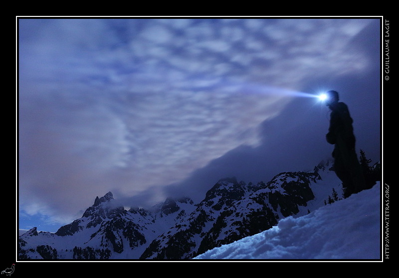 Photo : Le Grand Pic de Belledonne sous les nuages et les toiles 
