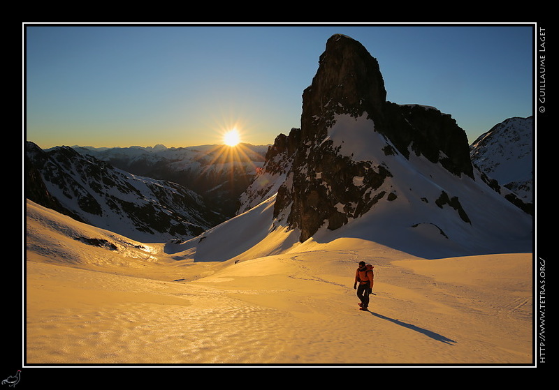 Photo : Lever de soleil derrire la Roche Boucherin, Belledonne 
