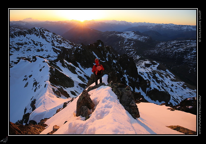 Photo : Lever de soleil au sommet de l'Aiguille d'Olle, Belledonne 
