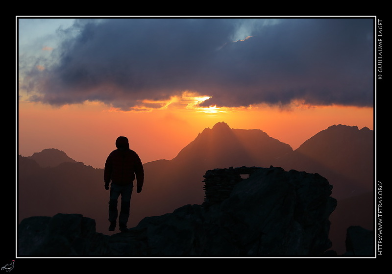 Photo : Lever de soleil derrire le Monte Granero, depuis le Pain de Sucre. Entre Queyras et Italie 
