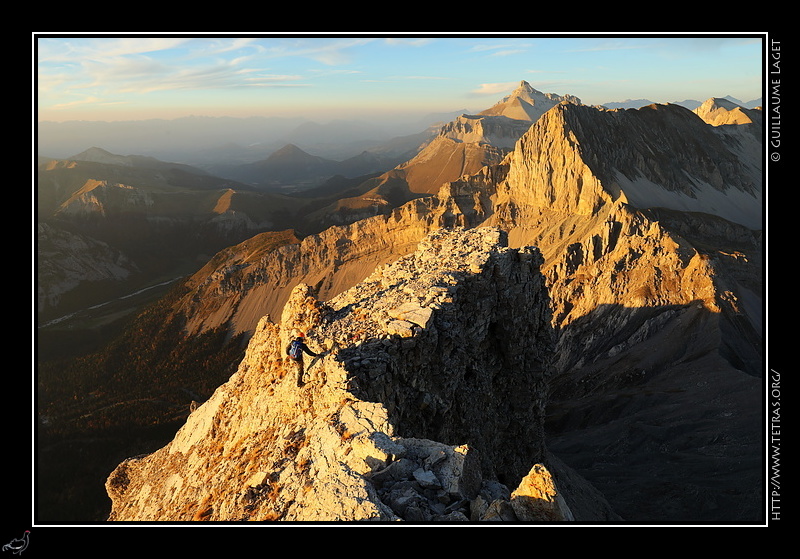 Photo : Dvoluy : au sommet du Roc de Garnesier, vue sur la Tte de Vachres et le Grand Ferrand. 
