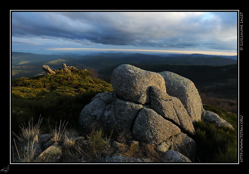 Photo : Boules de granit sur le Mont Lozre 
