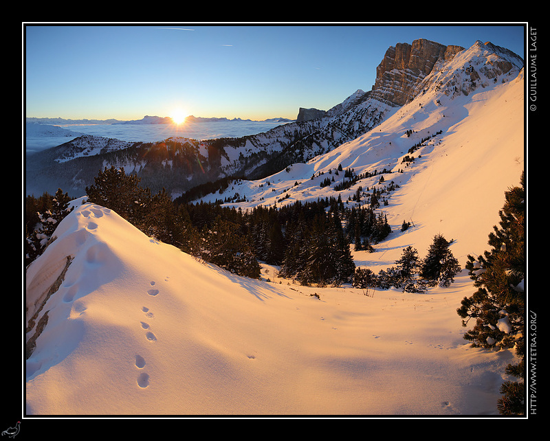 Photo : Vercors, sous le Grand Veymont. Vue sur la mer de nuages sur le Trives, et le Grand Veymont 
