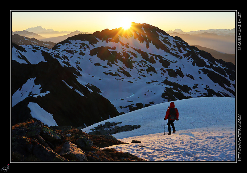 Photo : Belledonne. Depuis la Marmottane, lever de soleil derrire le Sambuis 
