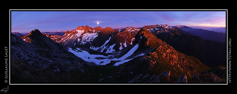 Photo : Depuis le duvet, avant le bivouac : lever de pleine lune derrire le pic du Frne, Belledonne 
