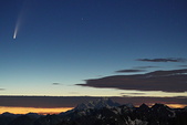 Depuis le duvet, au bivouac : la comète Neowise devant le Mont Blanc, depuis la Grande Lance de Domène