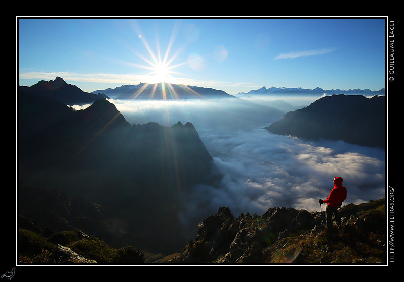 Photo :  Depuis le Petit Van, vue sur l'Oisans et les Grandes Rousses, nuages sur la Romanche 
