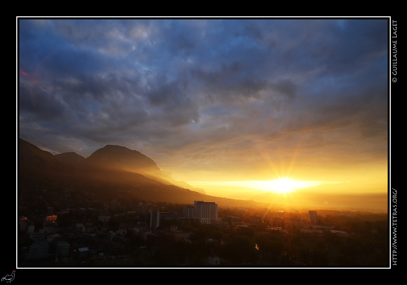 Photo : Lever de soleil sur Grenoble 
