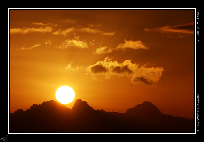 Photo : De la Chartreuse, vue sur Belledonne : Lever de soleil derrire le pic de la Grande Valloire et le Rocher d'Arguille 
