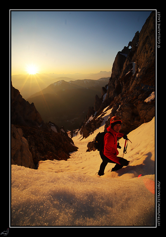 Photo :  Couloir de la Peyrouse, Vercors : sa corniche de sortie et son arche 
