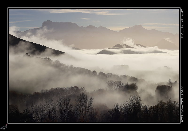 Photo : De retour de randonne...les sommets du Dvoluy qui dpassent des brumes couvrant le Trives 
