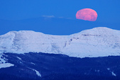 Coucher de lune derrière le Mont Mezenc