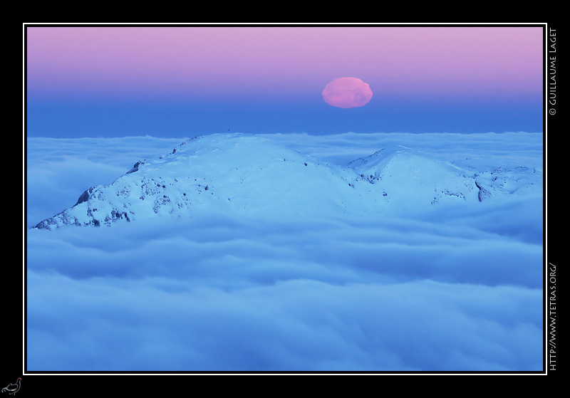 Photo : Coucher de lune derrire la Grande Sure 
